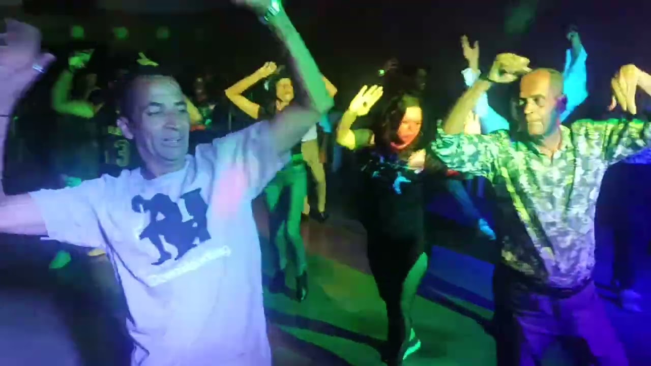 Смотреть «Mignight Fantasy - Why Cry - Dj Jane B - Baile das Antigas » на YouTube Смотреть «Mignight Fantasy - Why Cry - Dj Jane B - Baile das Antigas » на YouTube