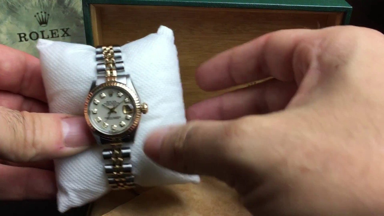 rolex lady datejust 28 on wrist