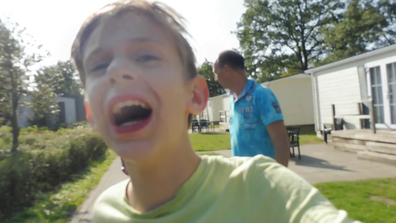 Help!! Een beest op mijn wang - YouTube