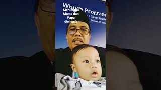 Firaz menunggu mama dan papanya diwisuda program Doktoral di UGM