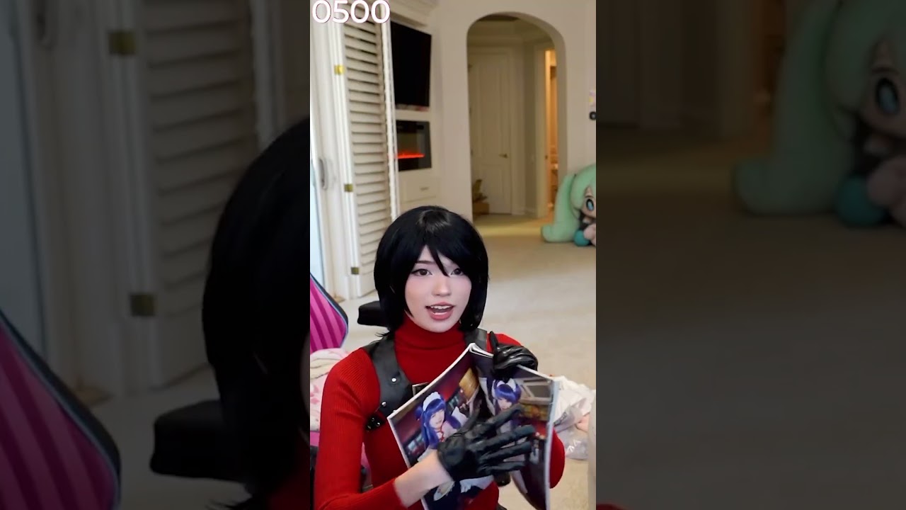 Emiru has a WHAT book? #sakurashymko #emiru