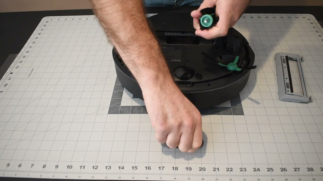 Roomba® 100/1000 Series Vac/Combo | How to Clean the Multi Surface
