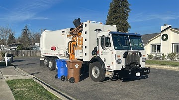 Brand New Peterbilt 520 Labrie Automizer | NRWS