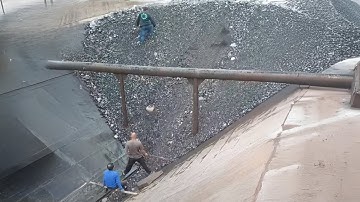 Barge unloading smooth pebbles| Empty the barge | Relaxing video