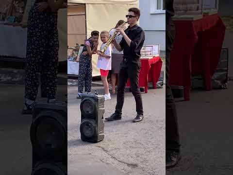 Видео: Уличный музыкант  (Витебск)