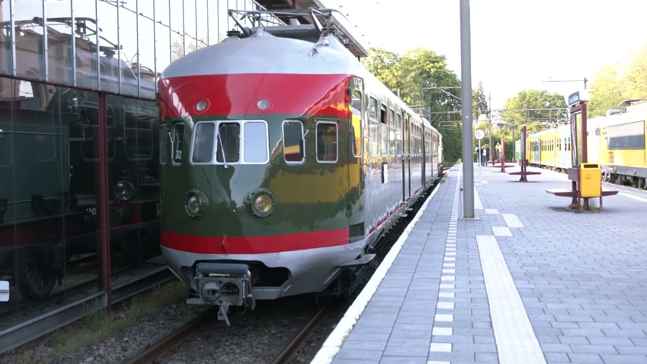 Treinspot: Mat'36 arriveert in het Spoorwegmuseum | SpoorwegenTV