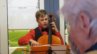 Mein Weihnachtsstern, der leuchtet weit von Detlev Jöcker. Joscha (14): Cello und Gesang