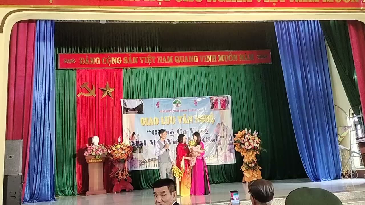 Hết giân lại thương  Quang Lập Hông lLiên KDC bên tắm