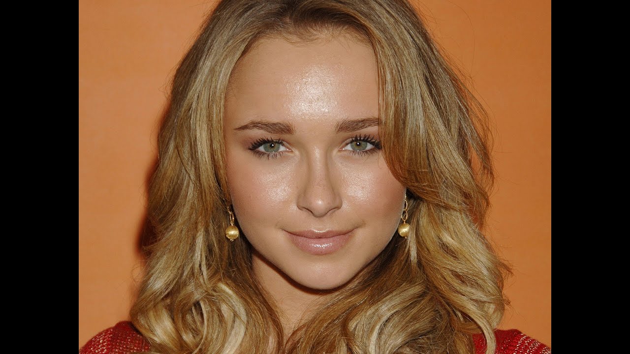 Nina Phoenix //Nina Claire Phoenix  "Computer is Ai "