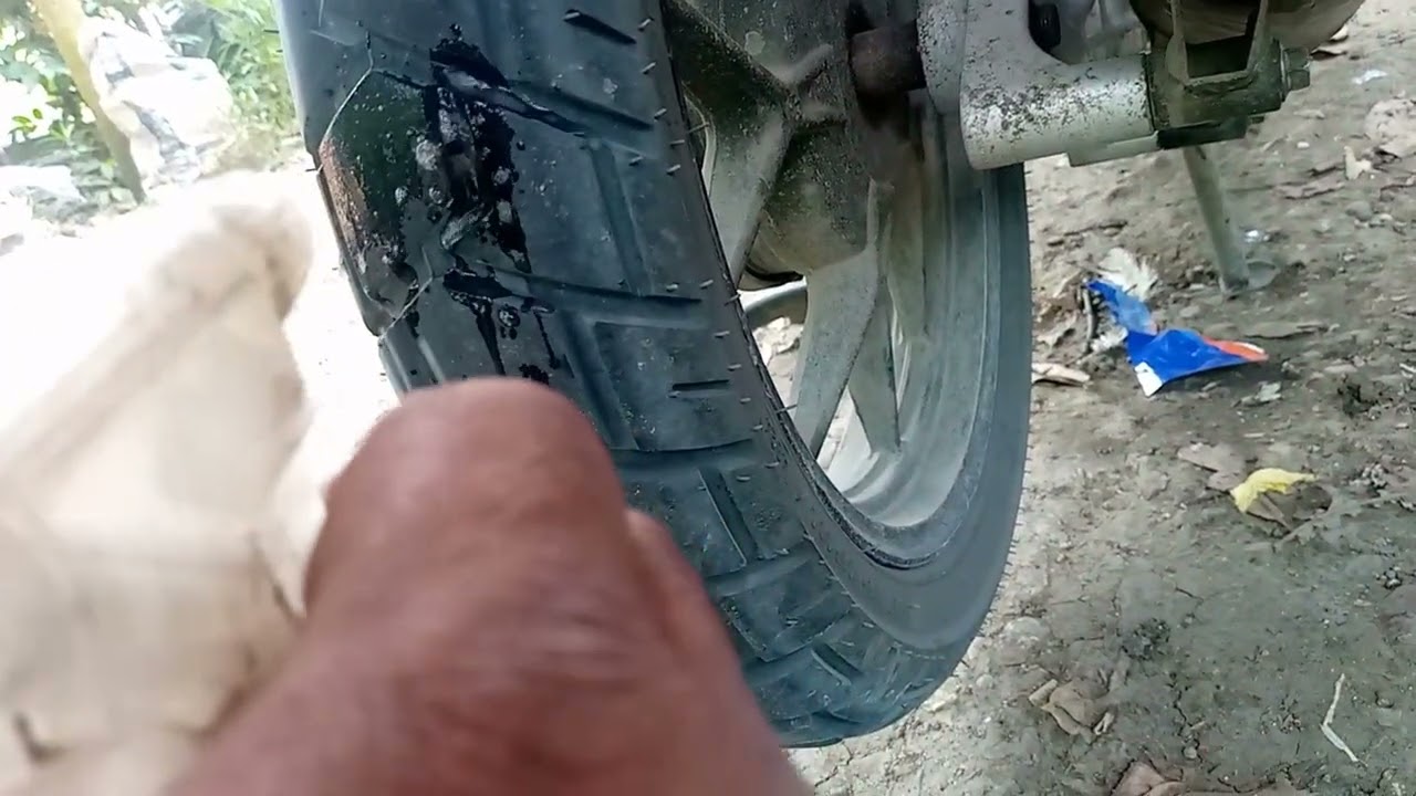 TUBELESS FLAT NO MORE. GANITO LANNG ANG GAWIN PAG NAPAKO ANG GULONG NA MAY TIRE SEALANT.