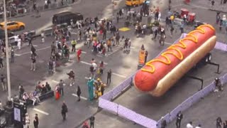 Searching for the World's Biggest Hot Dog 🌭 in Times Square