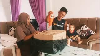 penasaran banget sama isinya unboxing paket hadiah dari ibu halijah Singapore