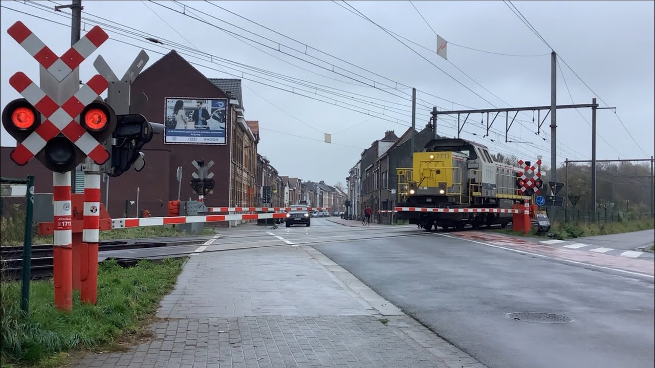 This is the BUSIEST railway Crossing of Belgium // Lier 🇧🇪