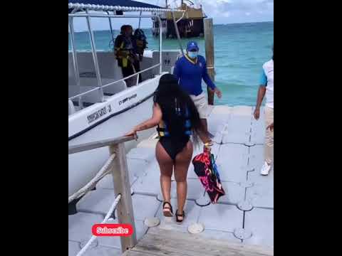 6ix9ine & Jade swimming with Dolphins on vacation