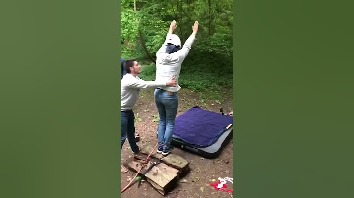 Faux saut à l’élastique enterrement vie de garçon  (le cri est excellent)