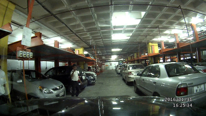 Dashcam: How many valet guys does it take?