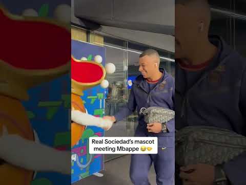 ajo toto x edan77 - Rasa hormat antara dua legenda 😆💙 (via @Real Sociedad/TT) #shorts