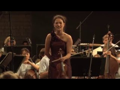 YE EUN CHOI: Wieniawski Violin Concerto No.2 with Christoph Eschenbach