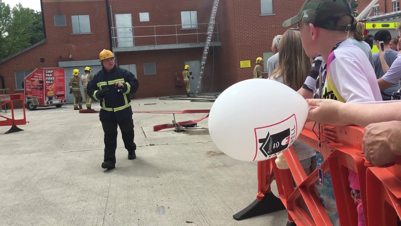 Gloucestershire Fire and Rescue Service. House Fire Demo - YouTube