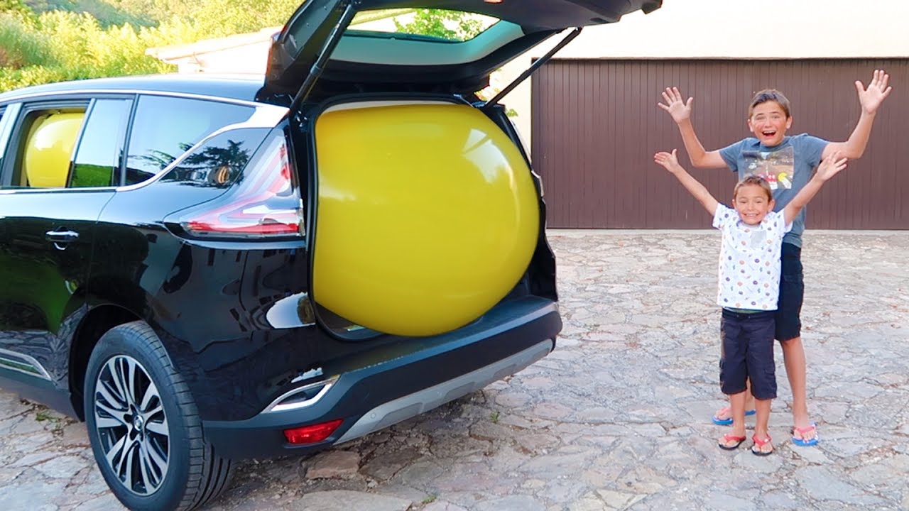 ON GONFLE UN BALLON GÉANT DANS LA VOITURE ! 🎈🚙