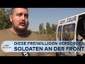 RISKANTE MISSIONEN AN DER FRONT: So sieht die Arbeit freiwilliger Militärhelfer aus | WELT Reporter