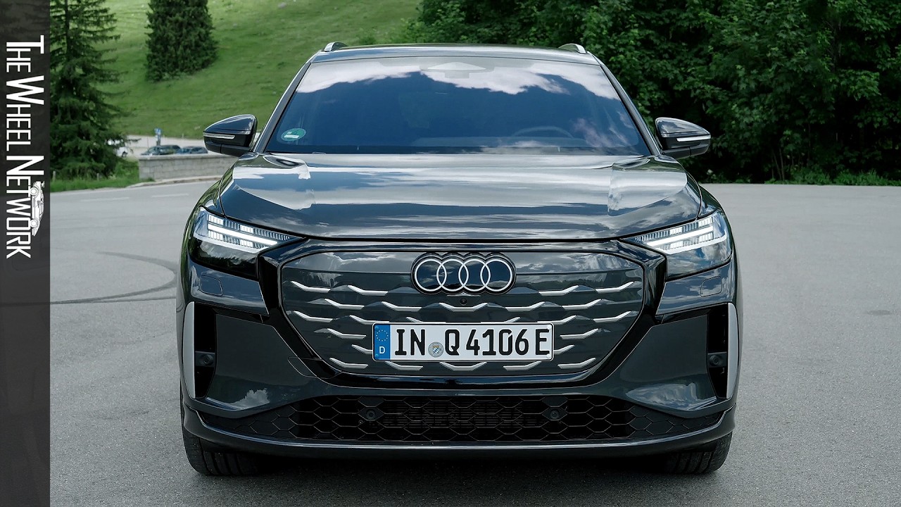 2027 Audi Q4 SUV e-tron quattro | Tambora Grey | Driving, Interior
