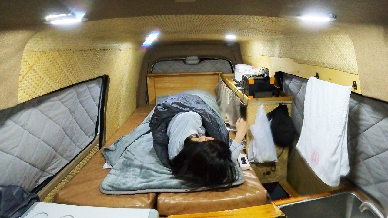 Скрытый горячий источник Японии | Жизнь в одиночку в моей самодельной Mazda Bongo