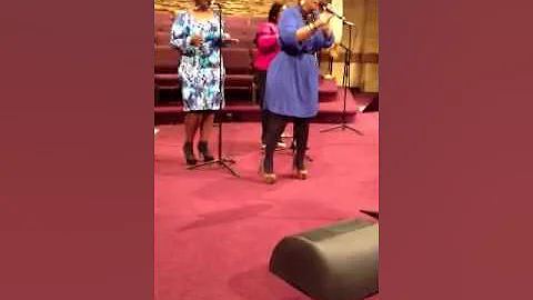 Amber Bulloch sings