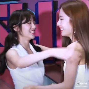 that wasn't even a hug😭 my two awkward biases😭😭 #wjsn #seola #bona #subscribe