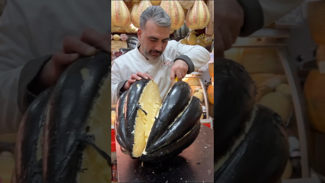 Keju Bewarna Hitam Khas Italia