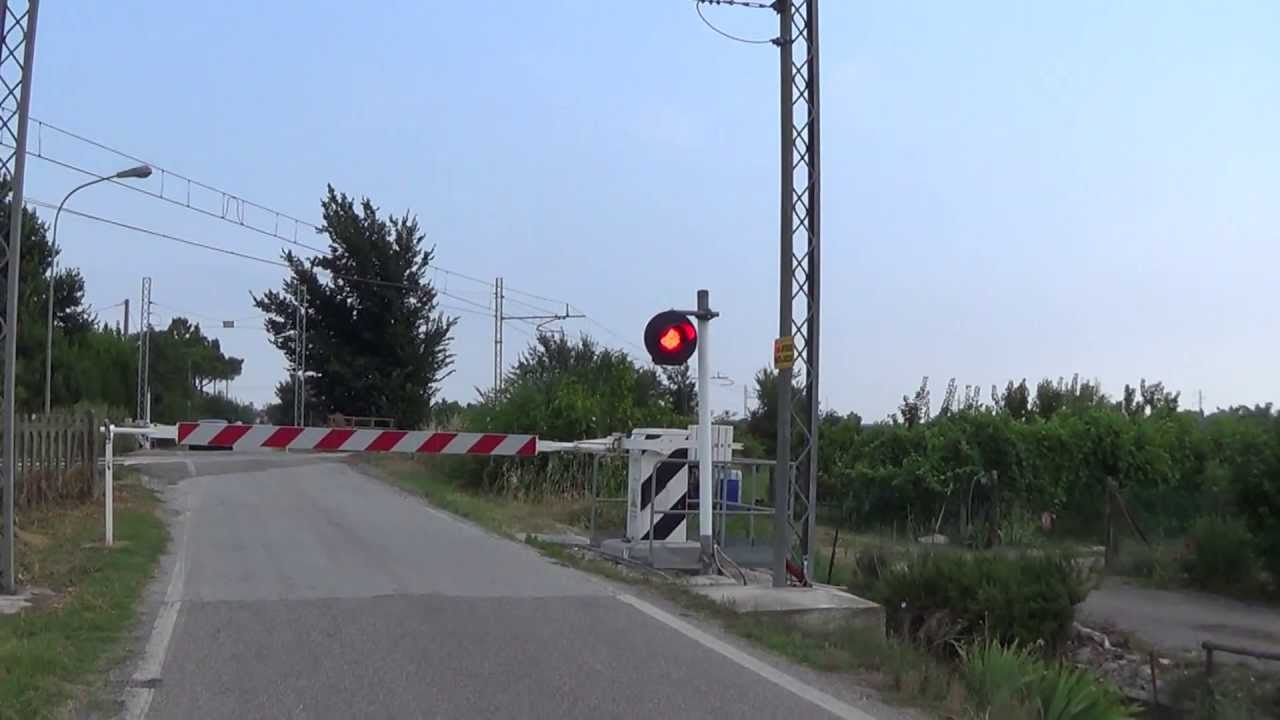 Passaggio a livello di vicolo san Sebastiano in HD - Ravenna // Level Crossing