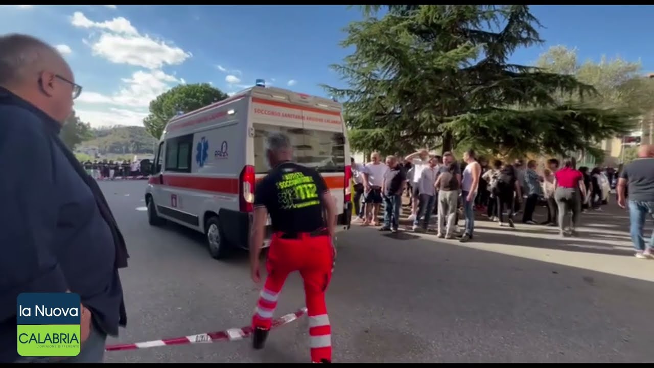 Sparatoria a Crotone, un morto e un poliziotto ferito