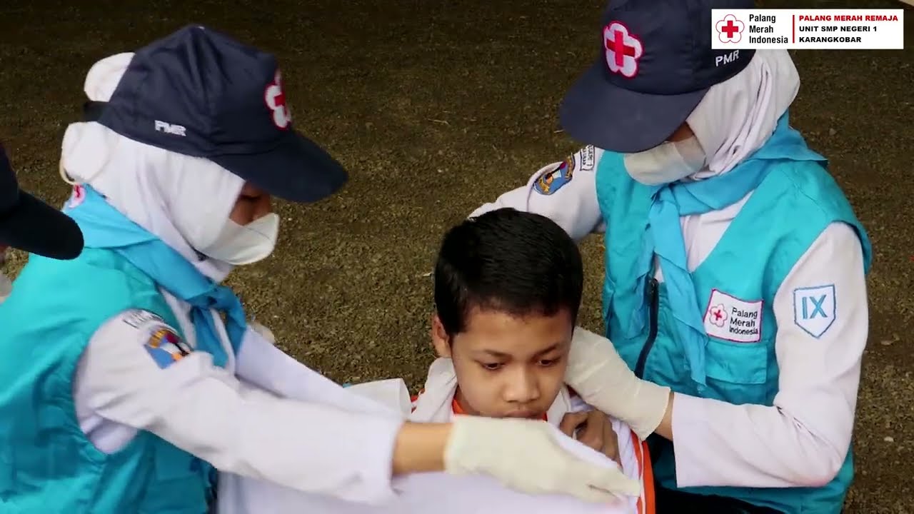 Tutorial Pertolongan “Patah Tulang Terbuka Lengan Atas“ SMPN 1 Karangkobar