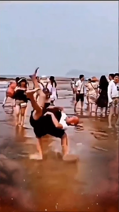 Aksi 2 cowok kocak di pantai #shorts