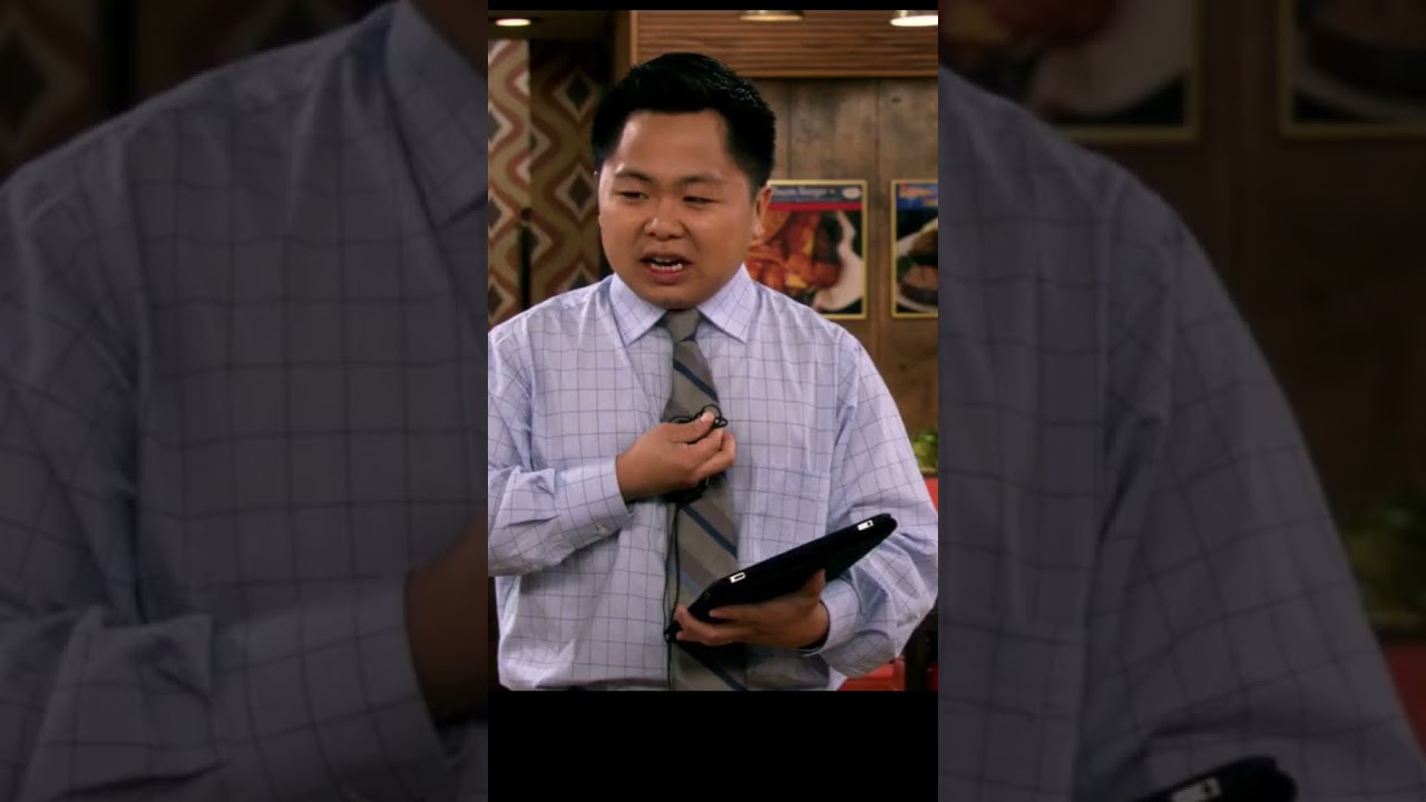 Hard to hear!😖😂!! 2 Broke Girls 