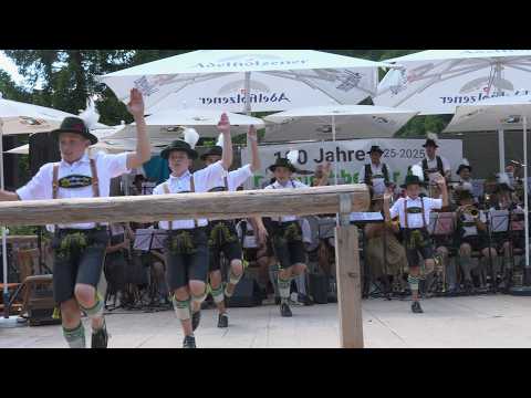 Kinder und Jugendgruppe des GTEV D' Rauschberger Zell mit dem Birkenstoaner Plattler 2026