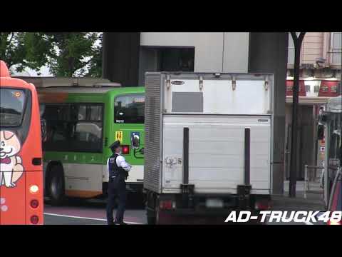 【警察官の緊急走り】違反車を発見！トラックを走りながら叩いて停止させる警察官