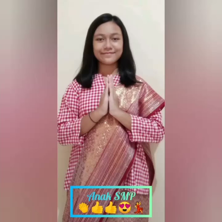 Seragam SMP Marsudirini Keke Destavina Putih Biru