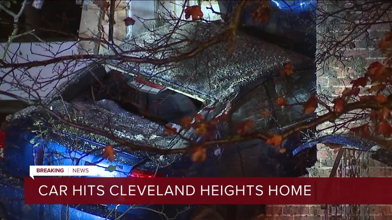 Police chase ends with a car into a Cleveland Heights home - YouTube