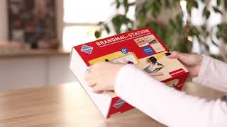Kinderen schrijven tekens met een penseel op rijstpapier - kleurplaat
