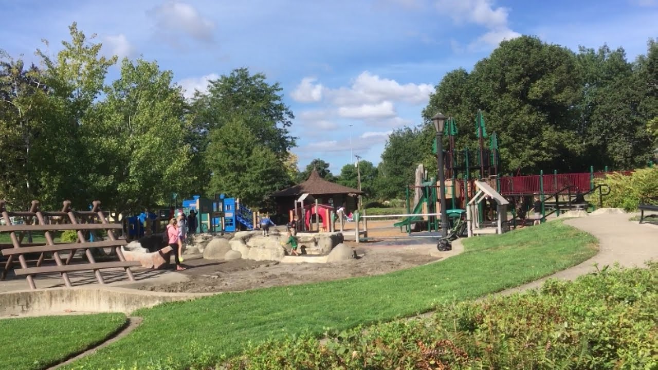 OFL 0552 Skinner's Butte Park and the river walk