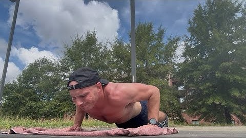 1000 pushups in a row with active rest (Elbows are absolutely cooked)