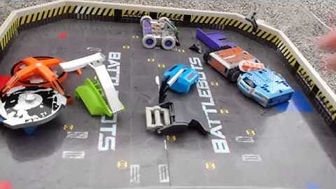Worldly Reviews: Hexbug Battlebots Build Your Own Bot; Tank