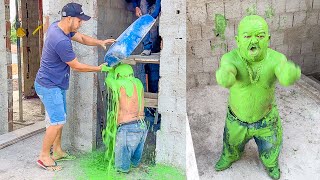 LEÔNCIO TROLA PILILIU COM BANHO DE TINTA VERDE E ELE FICA FURIOSO 🤣 | PILILIU DA RESENHA