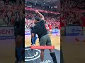 ¡La familia murciana recibido con una TREMENDA OVACIÓN a DAVID DEJULIUS! 👏 | #PlayoffLigaEndesa