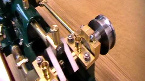 Stuart Turner No.8 Steam Engine (vid 1)