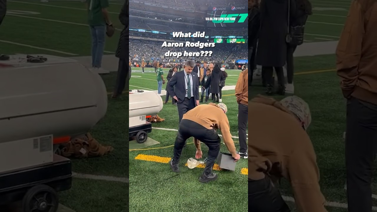 ⚠️DID AARON RODGERS DROP BONG ON FOOTBALL FIELD!?!👀🤷🏾‍♂️💨