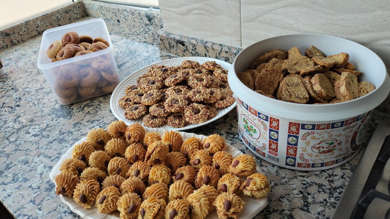 طلبية حلوة العيد عجنه واحدة خرجت منها جوج الاشكال اقتصادية ورائعة 😋👍