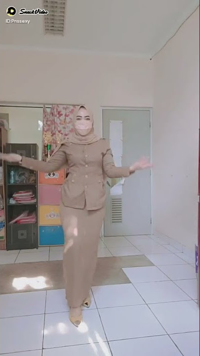 PNS CANTIK SEKSI GOYANG HOT