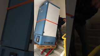 Trasporto di un frigo da 200Kg con Domino Automatic by Zonzini